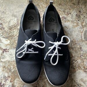 Black Mesh Clarks Cloudsteppers Women’s size 8.5